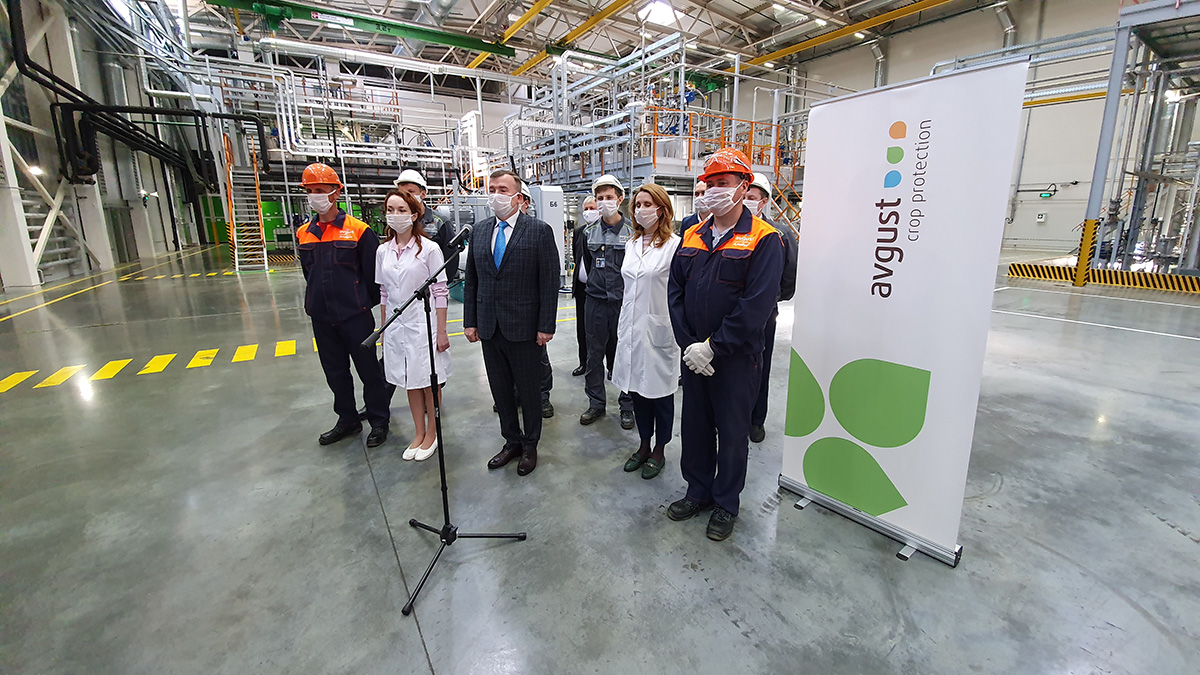 Рустам Минниханов химиялык ишканаларды химик күнү менен куттуктады